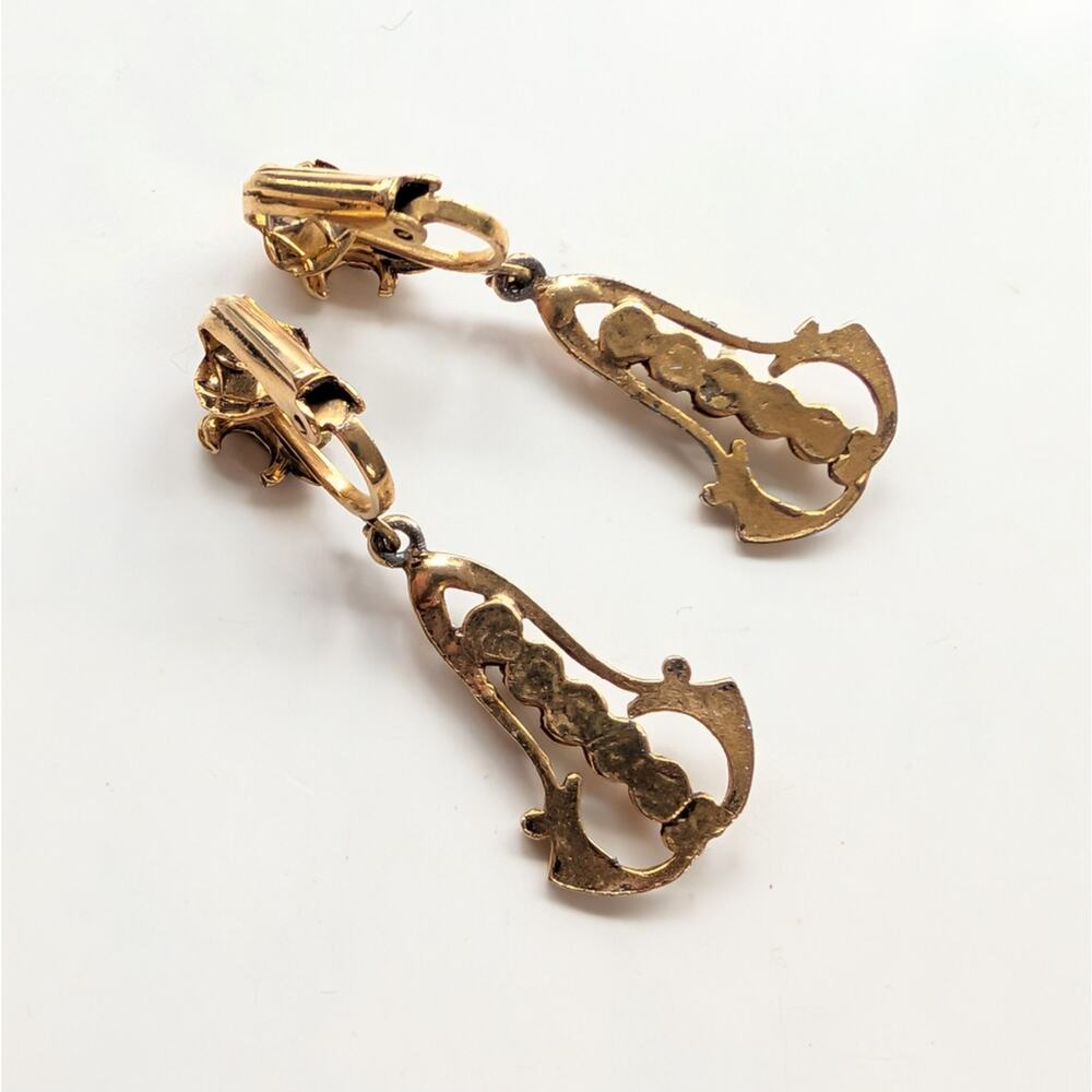 Vintage Gold Tone Fleur De Lis Ornate Faux Pearl Doorknocker Clip On Earrings - Picture 3 of 3